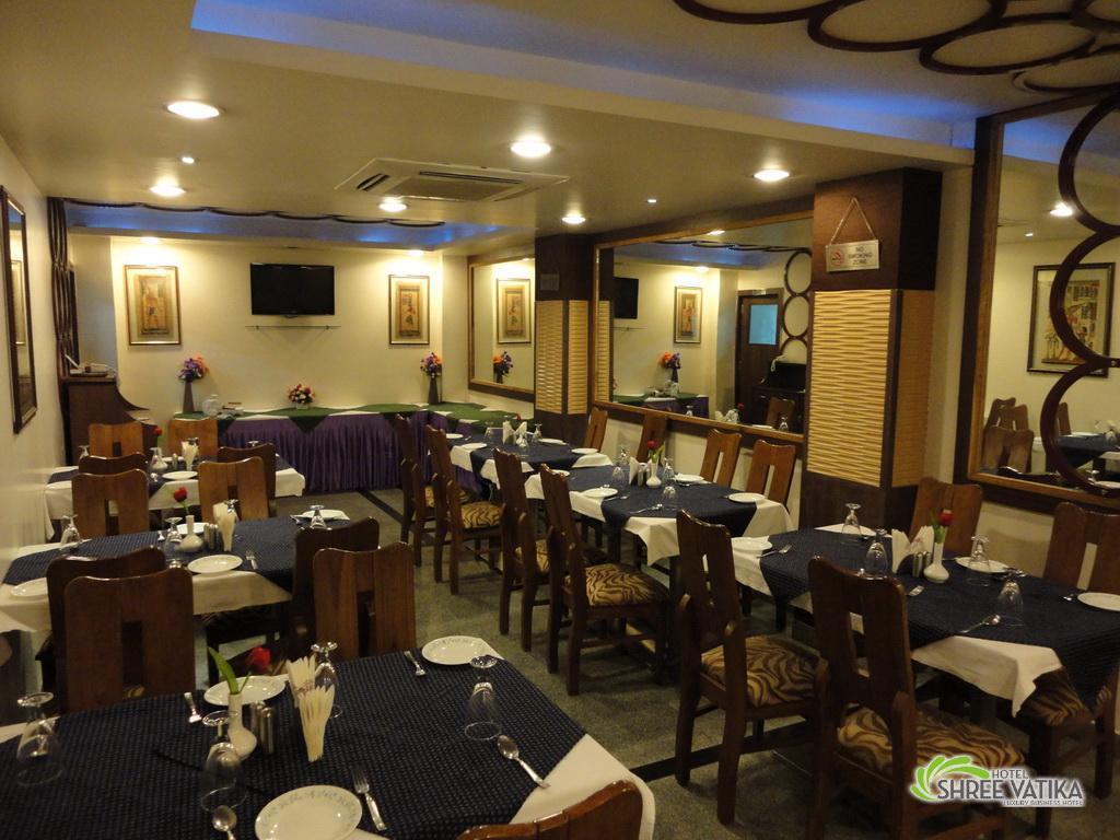 Hotel Shree Vatika Бопал Екстериор снимка