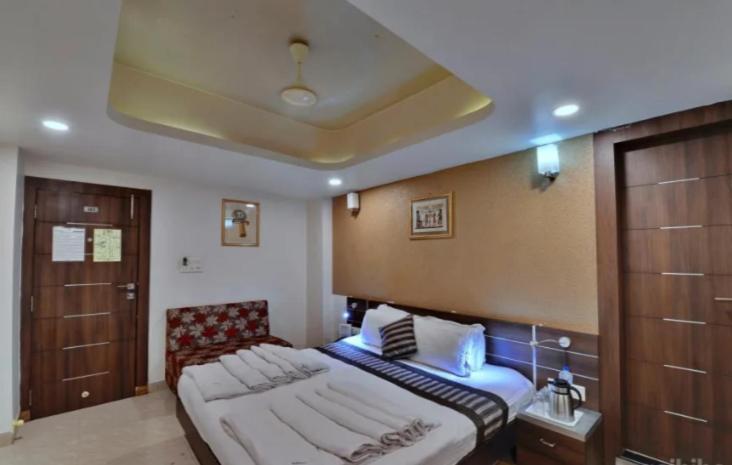 Hotel Shree Vatika Бопал Екстериор снимка