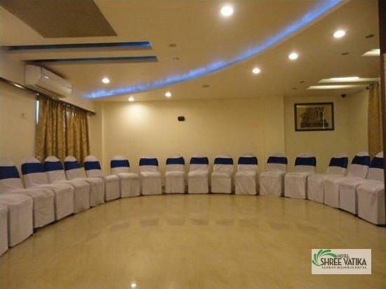 Hotel Shree Vatika Бопал Екстериор снимка