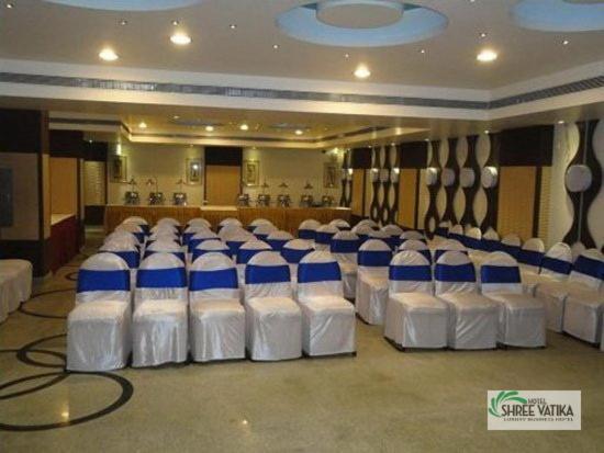 Hotel Shree Vatika Бопал Екстериор снимка