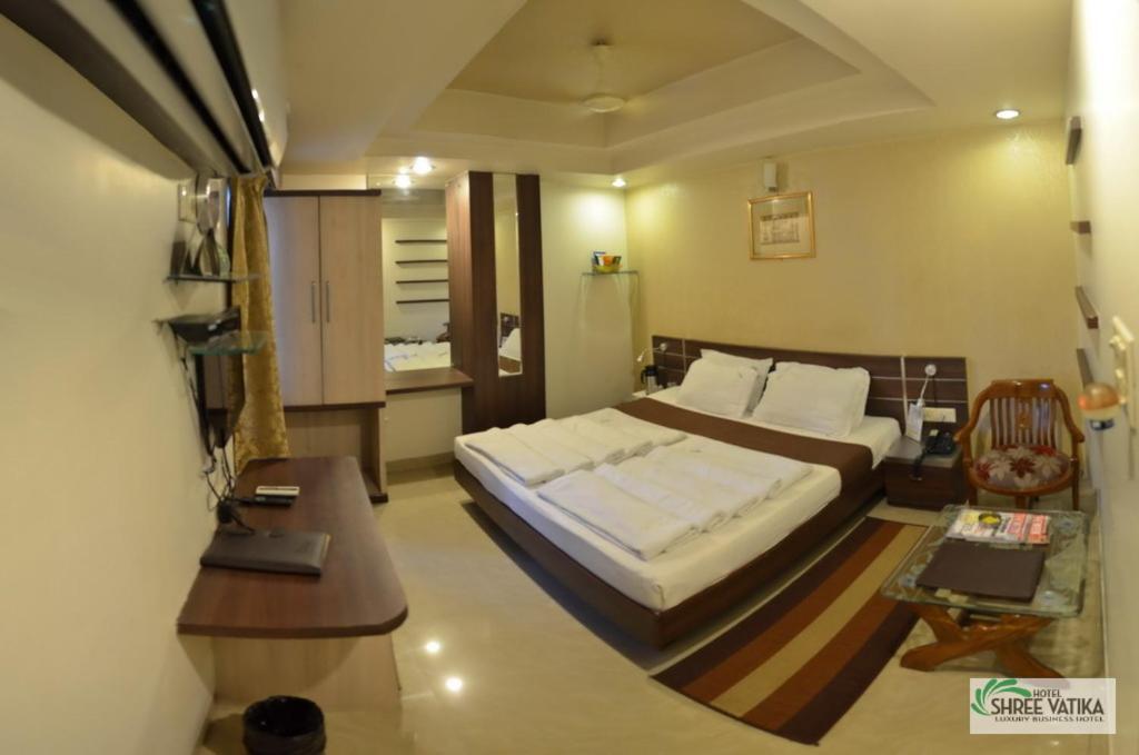 Hotel Shree Vatika Бопал Екстериор снимка