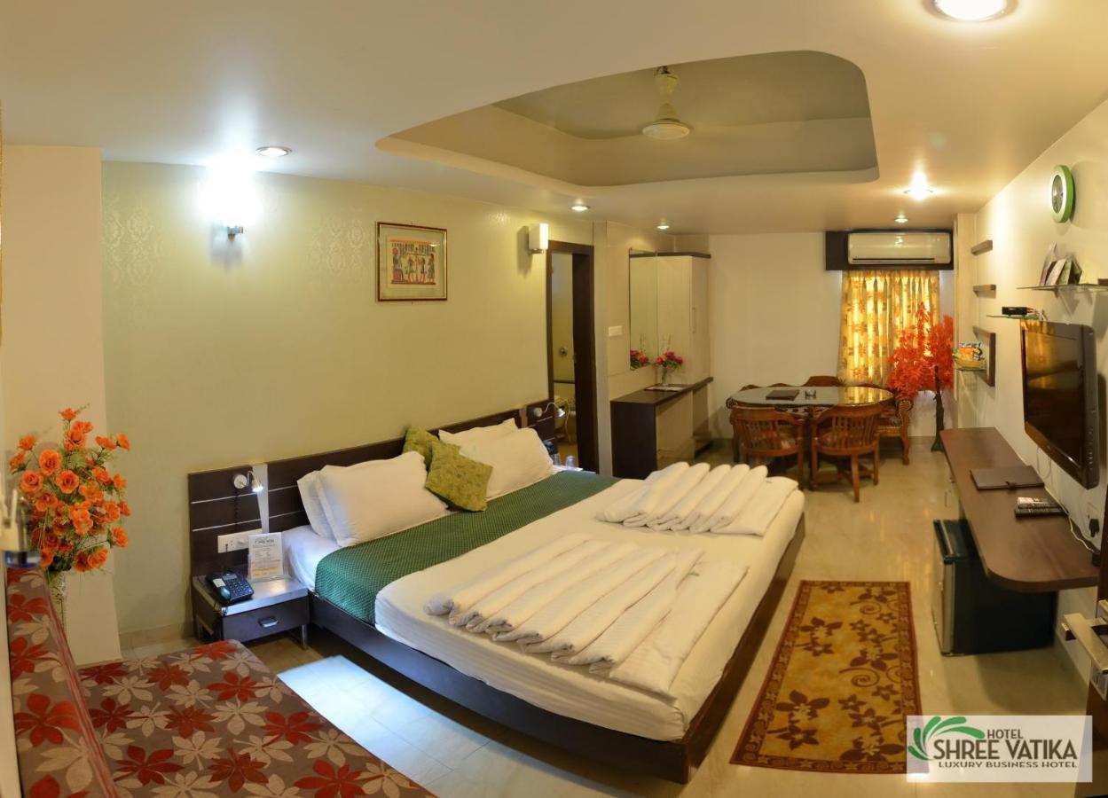 Hotel Shree Vatika Бопал Екстериор снимка